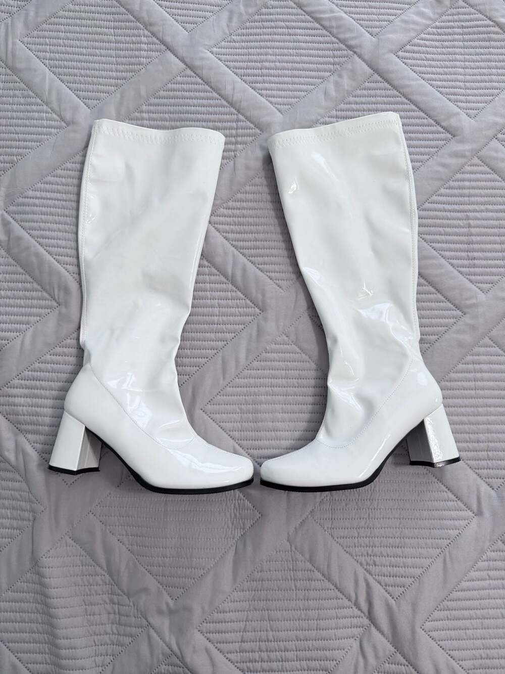 Y2K LIURUIJIA Women's White Patent Knee-High Block Heel Gogo Boots 

AD